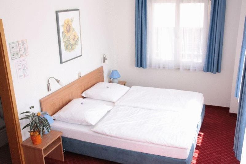 Hotel Schillerplatz Öhringen Buitenkant foto